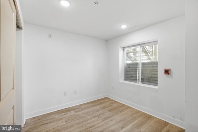 Building Photo - 669 N 39th St