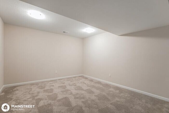 Building Photo - 419 Sunflower Dr, Raymore, MO 64083