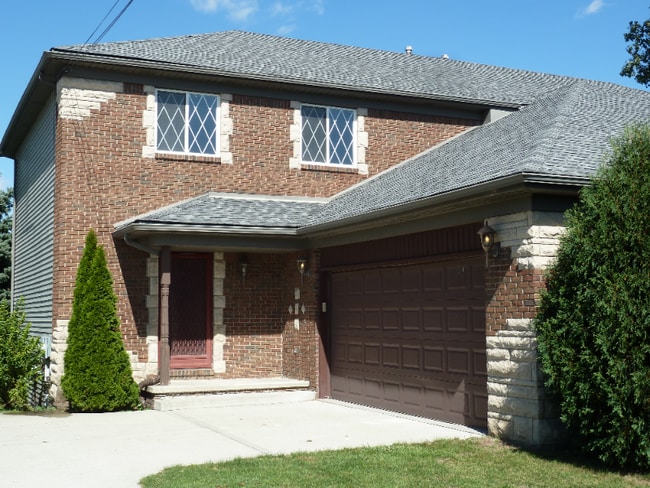 Building Photo - 11871 21 Mile Rd