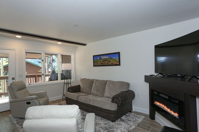 Building Photo - 6 month lease! Updated Baldy Breckenridge Townhome! Dogs negotiable!