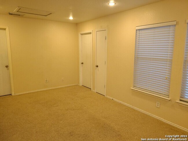 Building Photo - 3 Bedroom with Game Room!