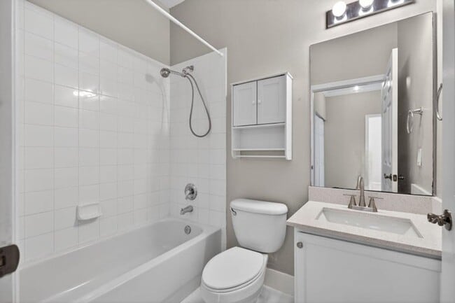 Building Photo - 160 Village Blvd