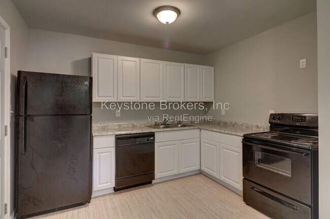 Building Photo - 1387 Willow Dr