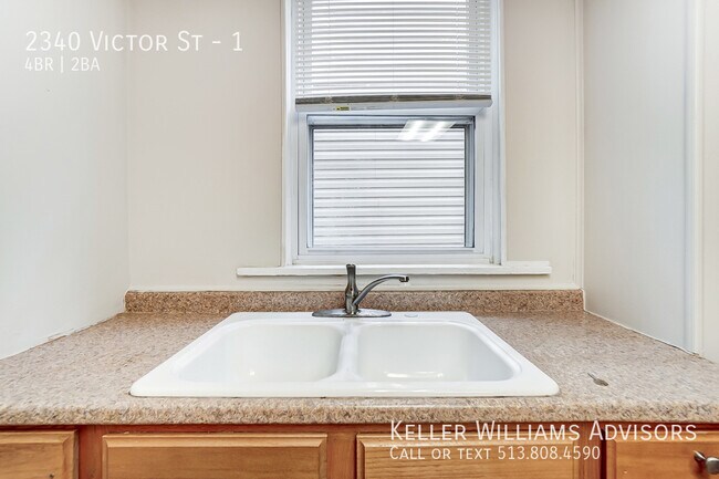 Building Photo - 2340 Victor St