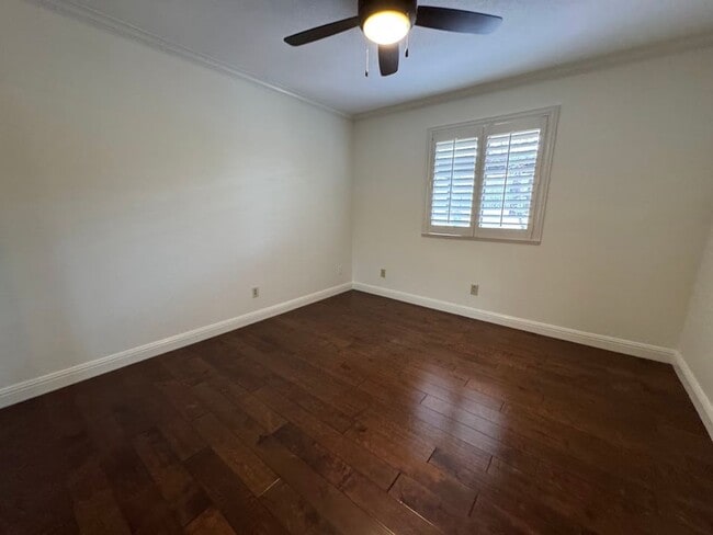 Building Photo - Modern Living Meets Outdoor Luxury in North Phoenix