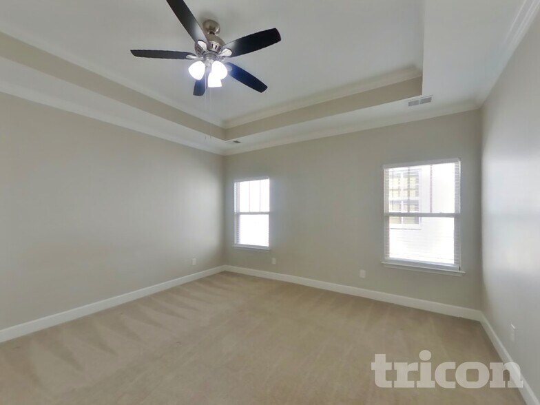 Building Photo - 508 Pleasant St