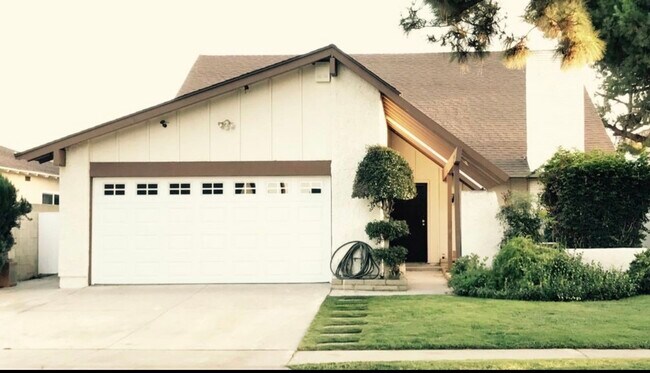 Primary Photo - 11338 Yearling St