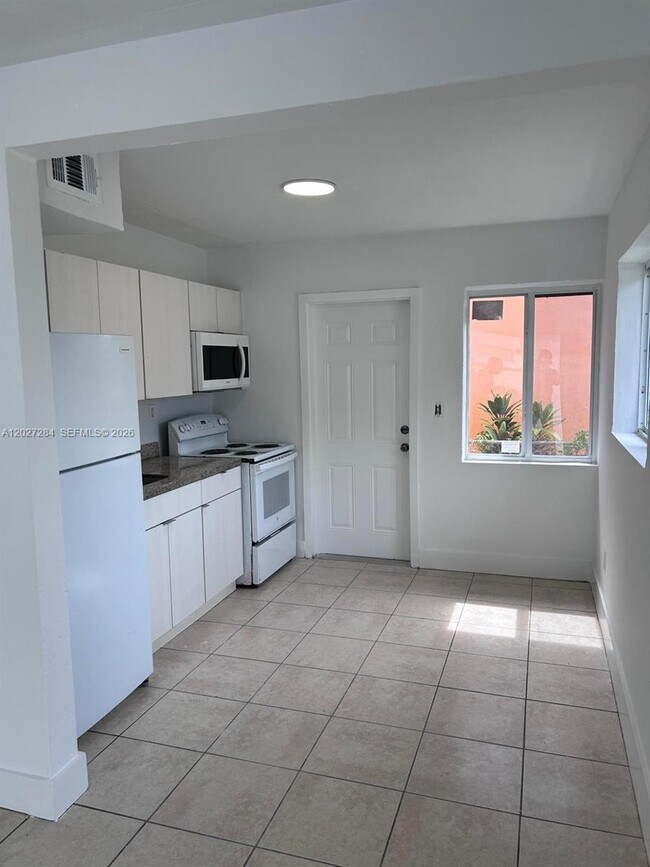 Building Photo - 1130 NW 76th St