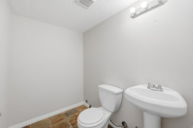 Building Photo - 2575 Athena Dr