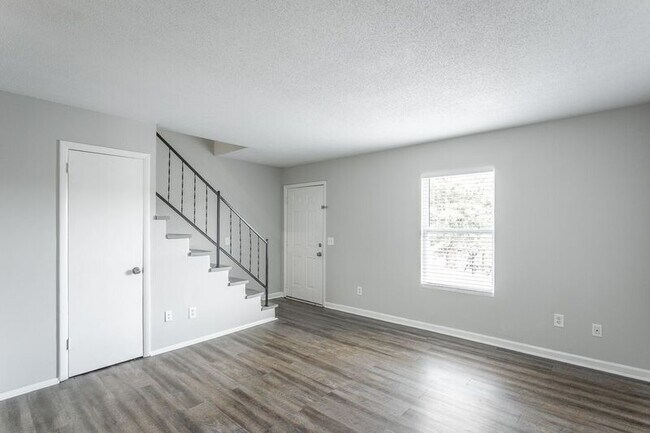 Building Photo - 4405 Delashmitt Rd