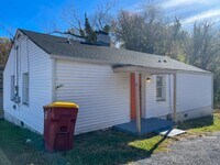 Building Photo - 310 St Luke St