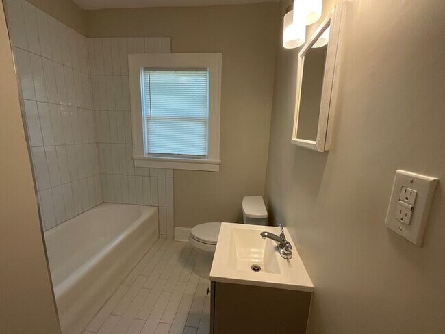 Building Photo - **Bright & Stylish 2 Bedroom Atlanta Home ...