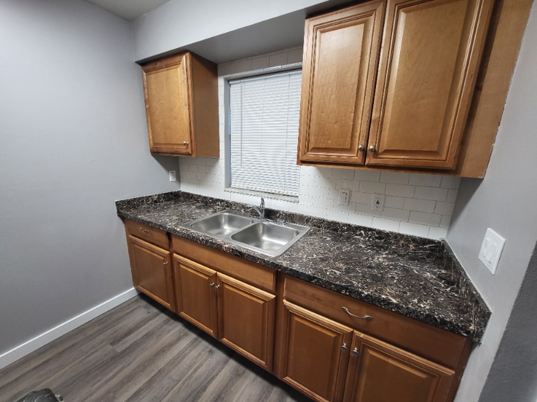 Building Photo - 105 Dorchester Square