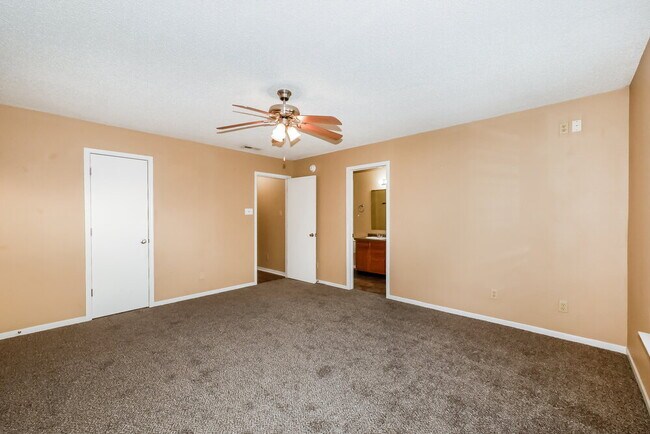 Building Photo - 5768 N Peppereel Way