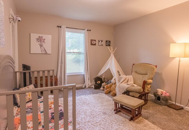 Building Photo - 210 Elliott Ct