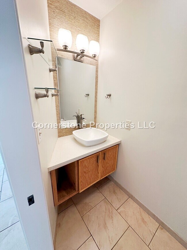 Building Photo - 94-711-711 Lumiaina St