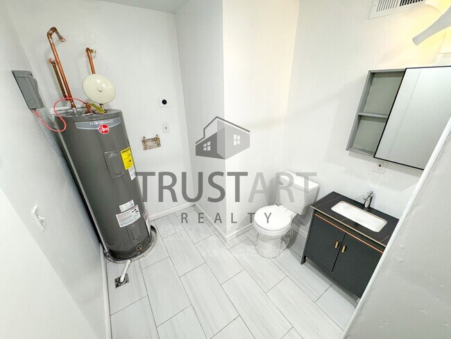 Building Photo - 2317 N 15th St