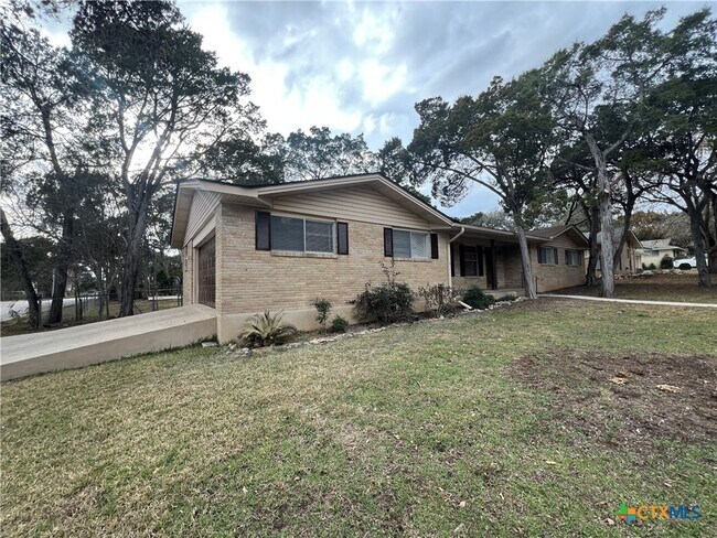 Building Photo - 801 Timber Dr