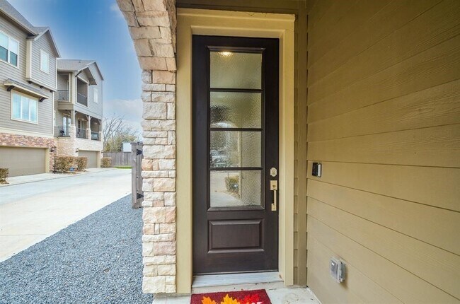 Building Photo - 1403 Adell Rose Ln