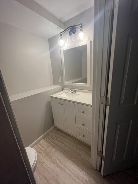 Building Photo - 502 Sunnyside Ln