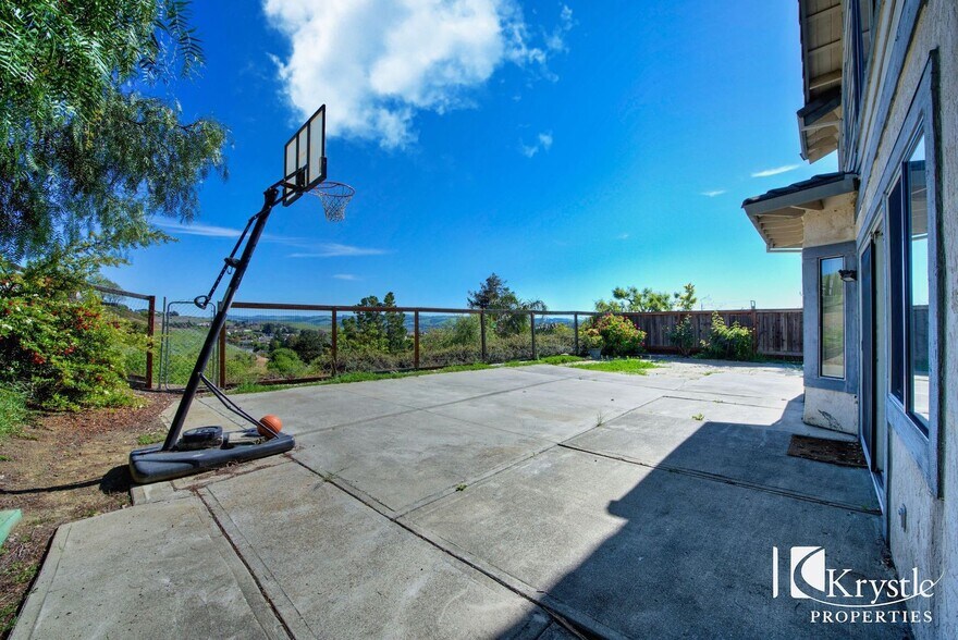Building Photo - 349 Newcastle Dr