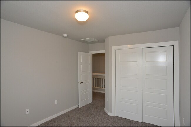 Building Photo - 945 Penrith St