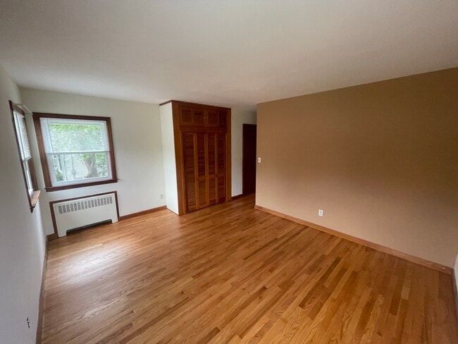 Building Photo - 33 Chestnut St