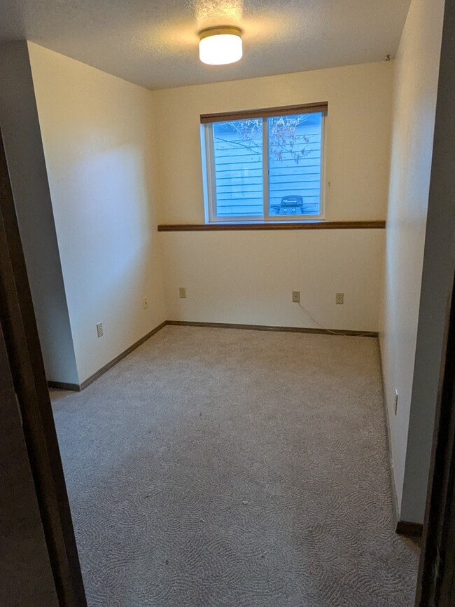 Building Photo - 352 Ponderosa St