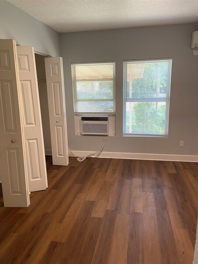 Building Photo - 9 Blanche Ln
