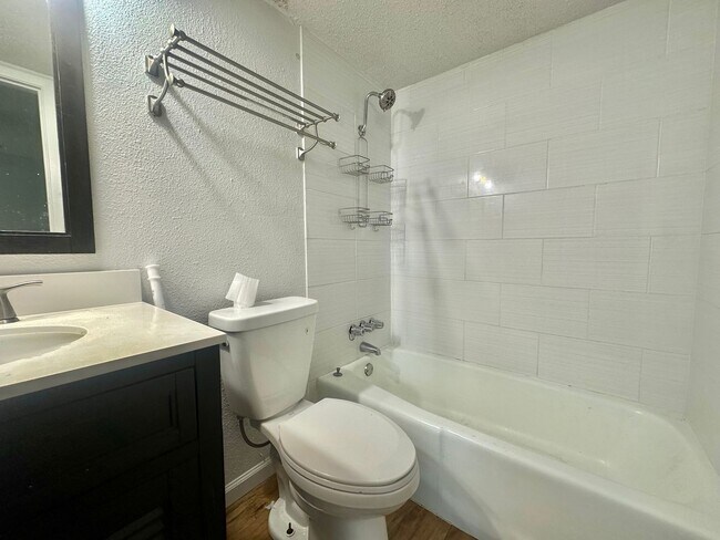 Building Photo - 1 BED 1 BATH IN AUSTIN TX!