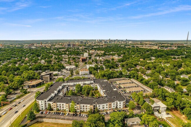 Building Photo - Renovated Corner Condo, Move-In Ready!