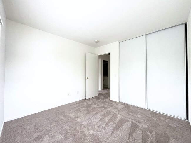 Building Photo - Spacious Home in Ivey Pointe!