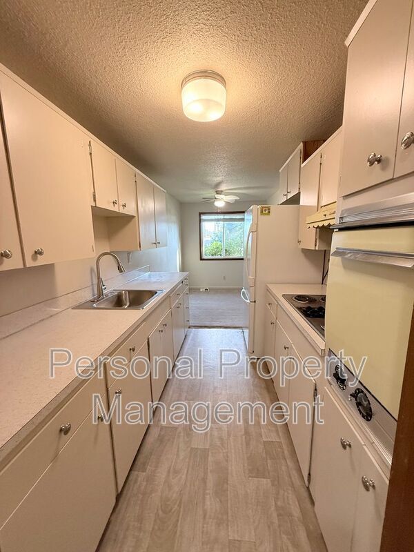 Building Photo - 700 Garrison Terrace