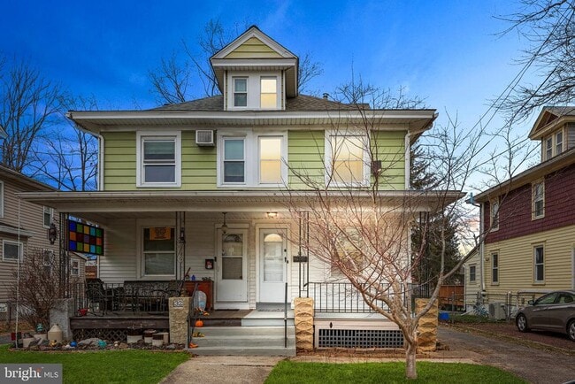 Building Photo - 34 E Hendrickson Ave