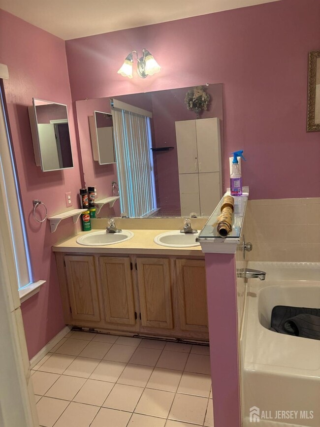 Building Photo - 155 Salem Rd