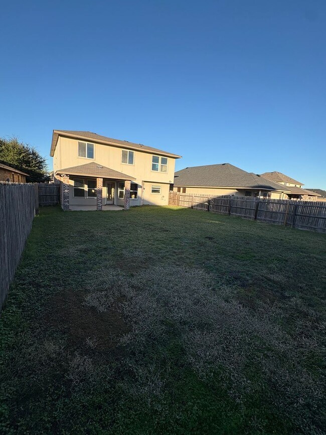 Building Photo - AVAILABLE NOW