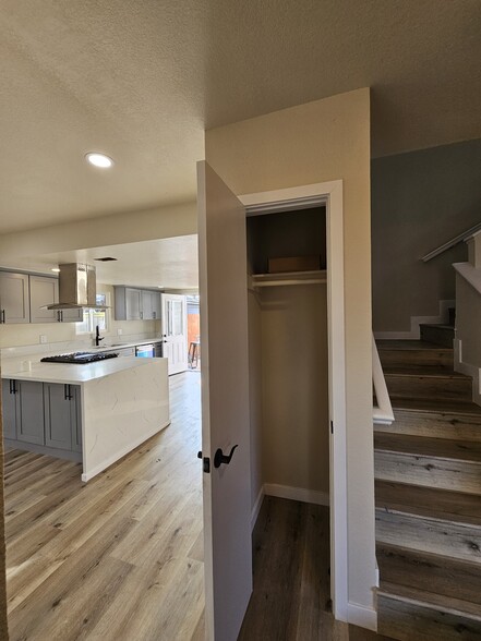 Building Photo - 4310 W 159th St