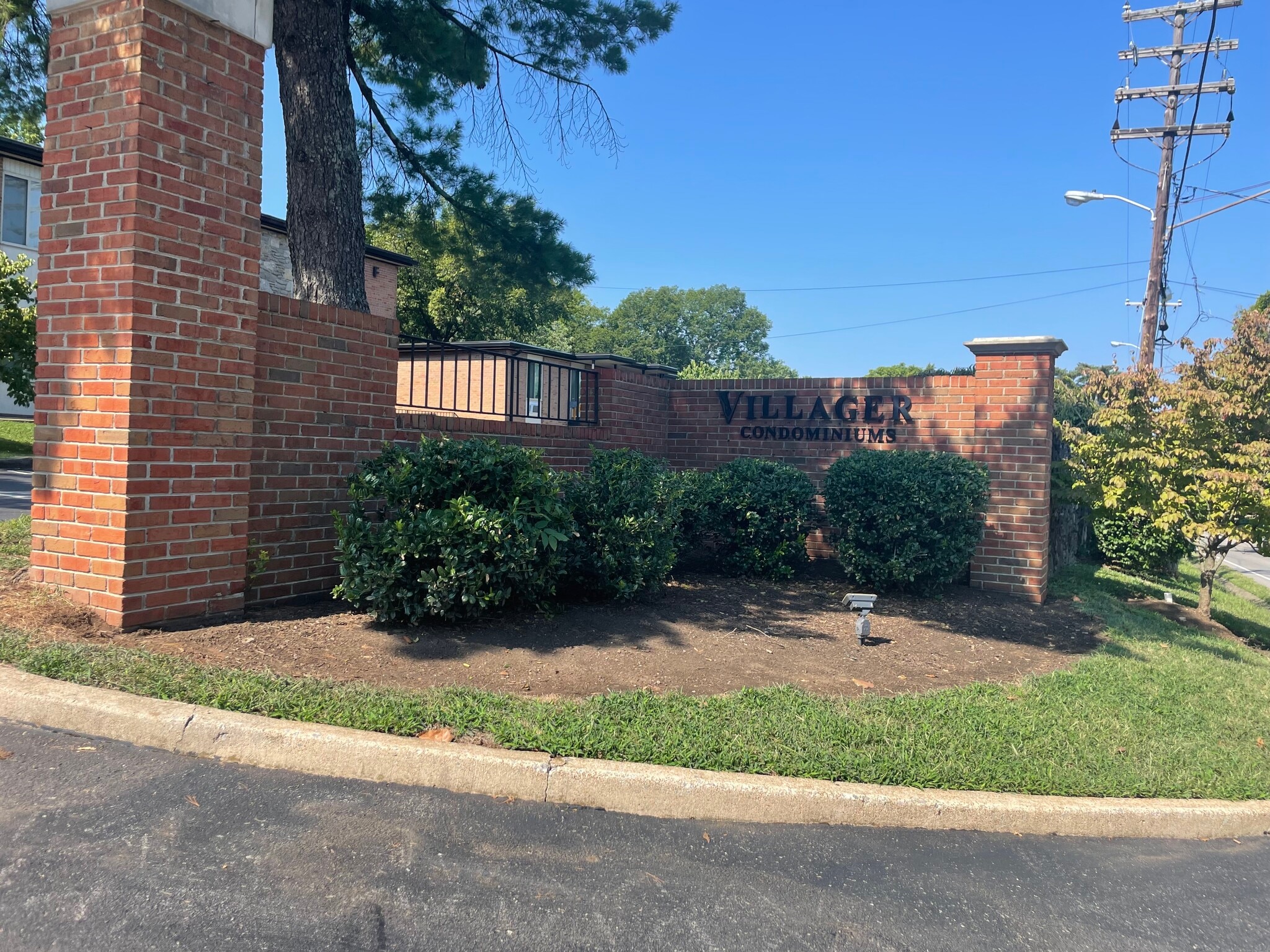 The entrance invite you to a safe living community - 2601 Hillsboro Pike
