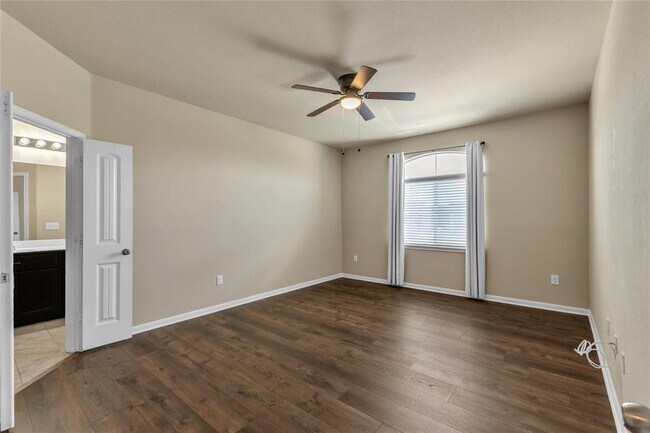 Building Photo - 2880 Donnell Dr