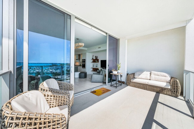 Building Photo - 1155 N Gulfstream Ave