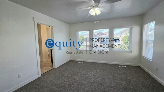 Building Photo - Newly Remodeled!
