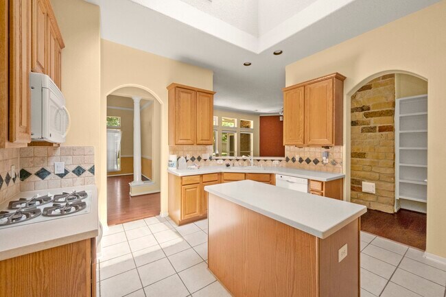 Building Photo - 10218 Garden Crossing Ln