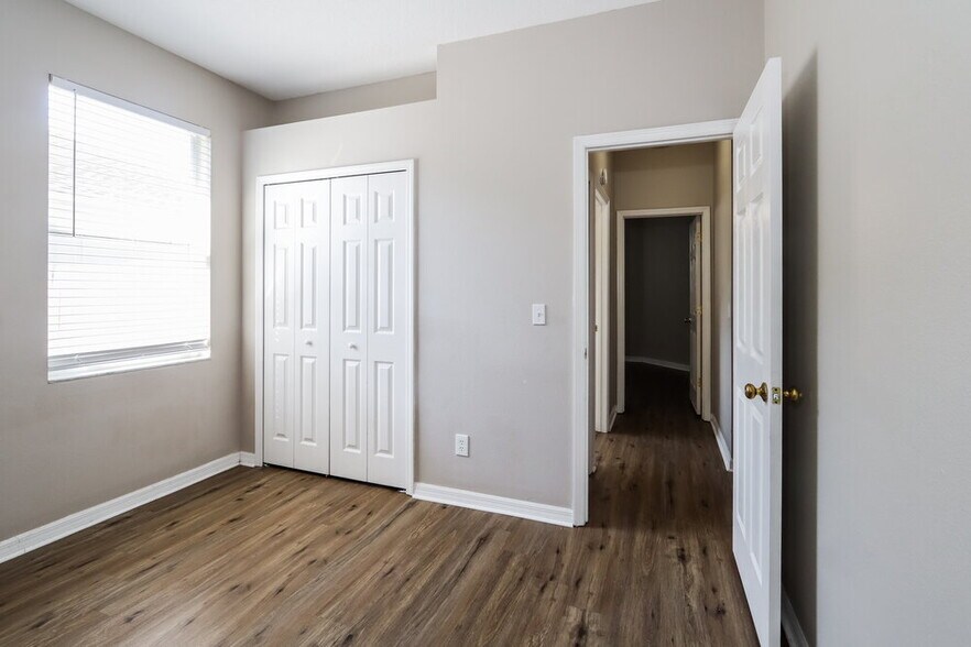 Building Photo - 1627 Wakefield Dr