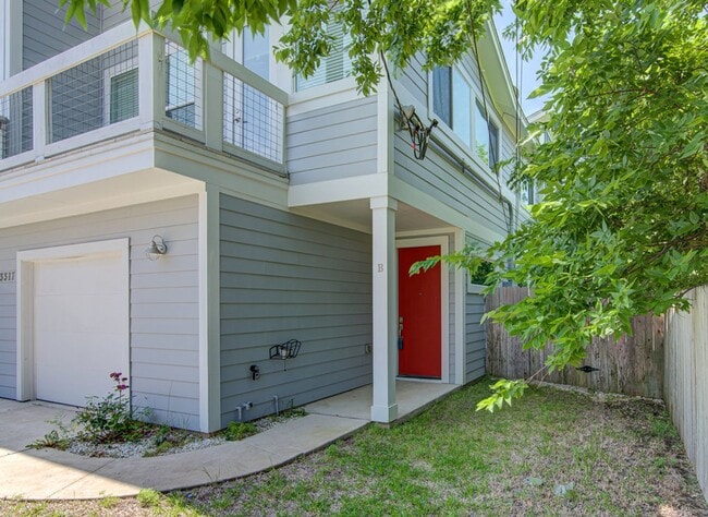 Building Photo - Super Cute South Austin 3/2.5 Condo, built...