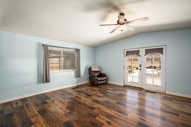 Building Photo - 2072 Lonnie Ln