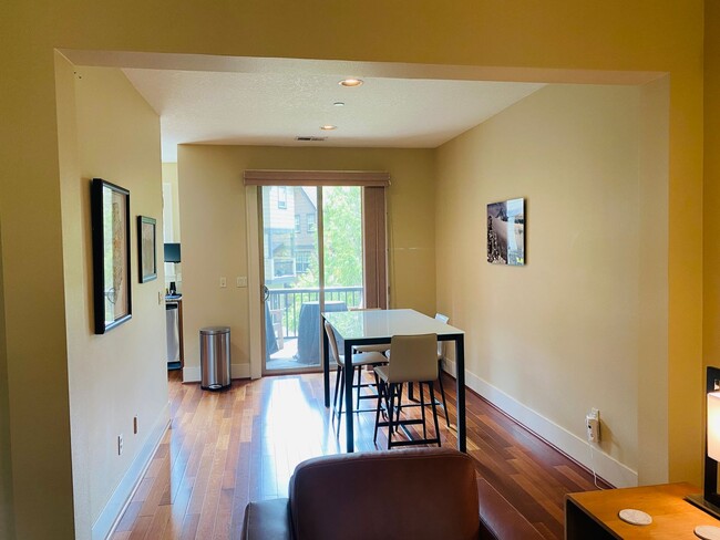 Building Photo - Incredible Custom Townhome