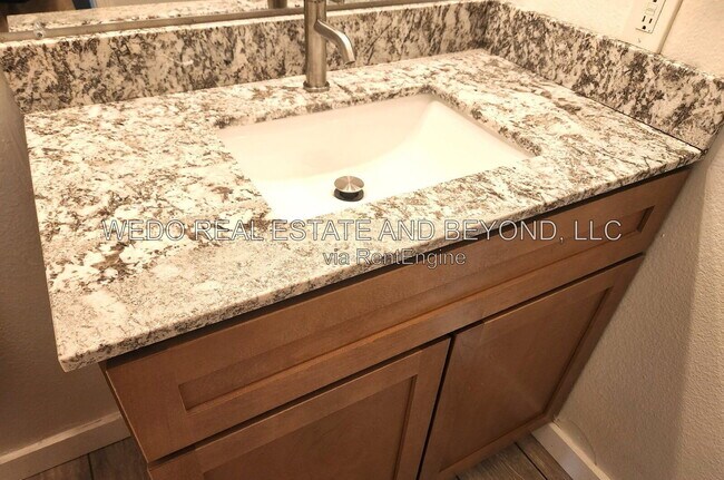 Building Photo - 5112 N 28th Dr