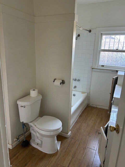 Building Photo - 1425 W 48th St