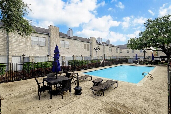 Building Photo - 384 Wilcrest Dr