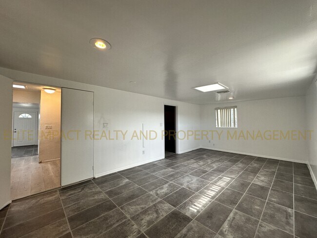 Building Photo - 4049 N Ray Pl